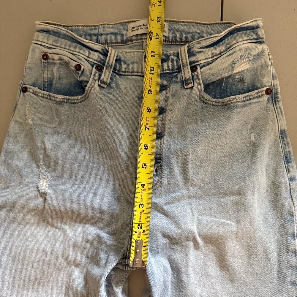 A&F Ultra High Rise Ankle Straight Leg Stretch Light Wash Jeans Women’s Size 26 - Picture 8 of 9